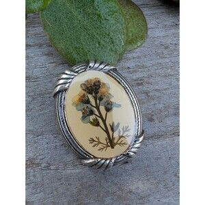 Vintage Pressed Flower Cameo Brooch: Romantic Jewelry